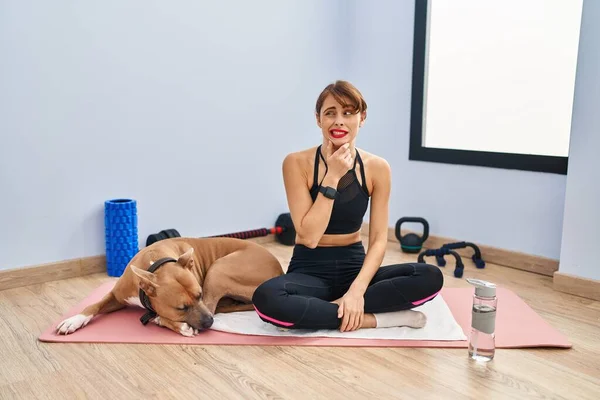 Young Beautiful Woman Sitting Yoga Mat Thinking Worried Question Concerned — Fotografia de Stock