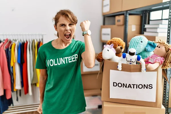 Beautiful Caucasian Woman Wearing Volunteer Shirt Donations Stand Angry Mad — стоковое фото