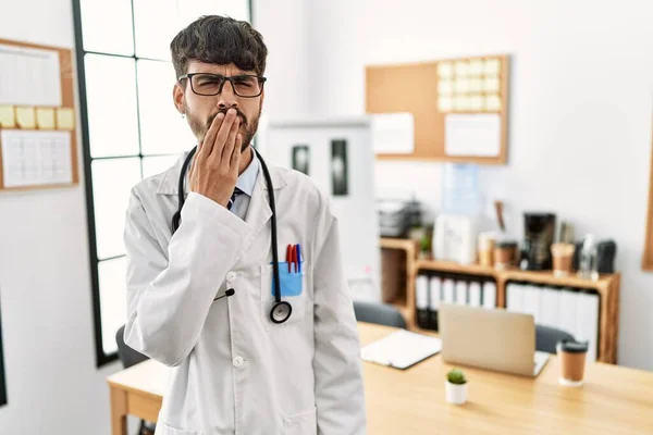 Hispanic Man Beard Wearing Doctor Uniform Stethoscope Office Bored Yawning — Fotografia de Stock