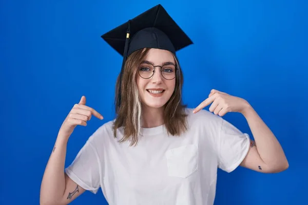 Blonde Caucasian Woman Wearing Graduation Cap Looking Confident Smile Face — Foto Stock
