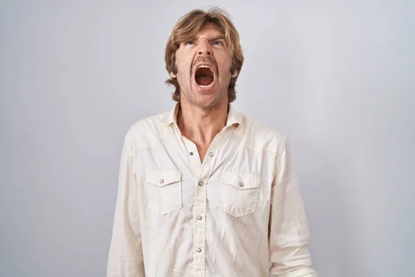 Middle Age Man Standing Isolated Background Angry Mad Screaming Frustrated — Stock Photo, Image