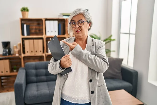 Middle Age Woman Grey Hair Consultation Office Pointing Aside Worried — Stockfoto