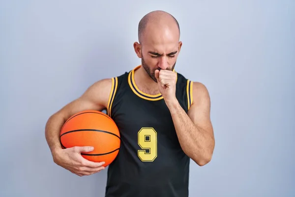 Young Bald Man Beard Wearing Basketball Uniform Holding Ball Feeling — Stock Photo, Image