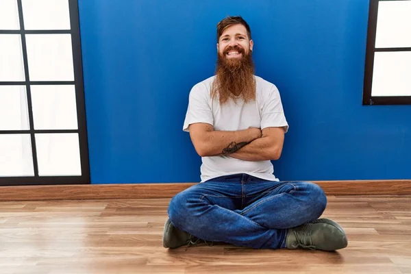 Redhead Man Long Beard Sitting Floor Empty Room Happy Face — Stockfoto