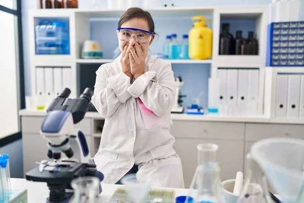 Hispanic Girl Syndrome Working Scientist Laboratory Laughing Embarrassed Giggle Covering — Foto Stock