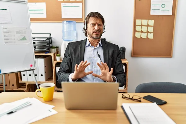 Handsome Middle Age Man Wearing Call Center Agent Headset Office — Stockfoto