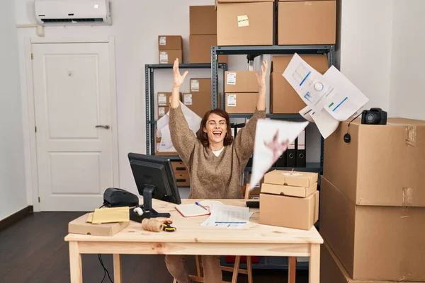 Young Caucasian Woman Ecommerce Business Worker Throwing Documents Office —  Fotos de Stock