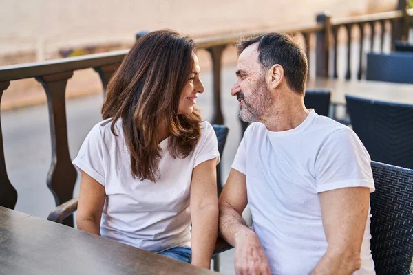 Middle Age Man Woman Couple Sitting Table Coffee Shop Terrace — Stockfoto