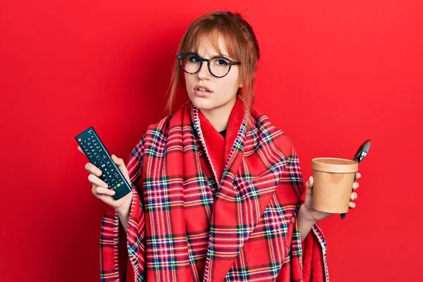 Redhead Young Woman Wrapped Red Warm Red Blanket Eating Icecream — Stock Photo, Image