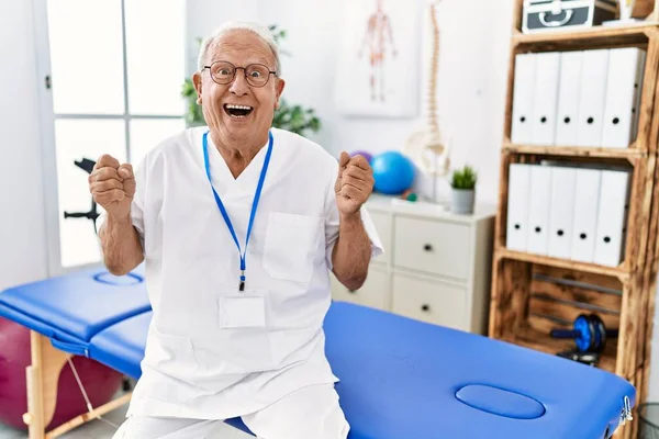 Senior Physiotherapy Man Working Pain Recovery Clinic Celebrating Surprised Amazed — 图库照片