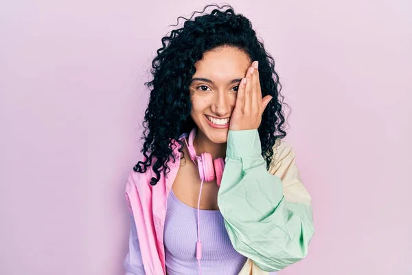 Young Hispanic Woman Curly Hair Wearing Gym Clothes Using Headphones — Photo