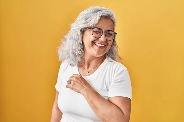 Middle Age Woman Grey Hair Standing Yellow Background Winking Looking — Stock Photo, Image