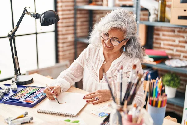 Middle Age Woman Artist Drawing Notebook Art Studio — Foto de Stock