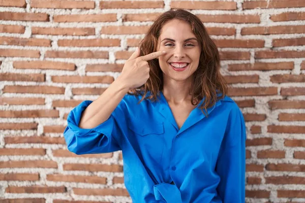 Beautiful Brunette Woman Standing Bricks Wall Pointing Hand Finger Face — Foto de Stock