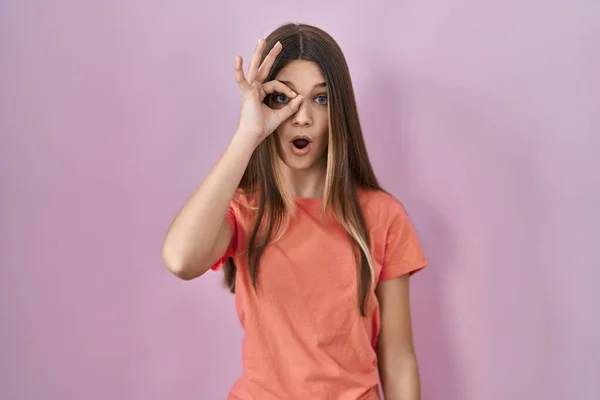 Teenager Girl Standing Pink Background Doing Gesture Shocked Surprised Face — 图库照片