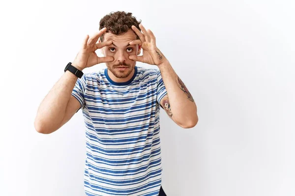 Handsome Young Man Standing Isolated Background Trying Open Eyes Fingers — Stock Photo, Image