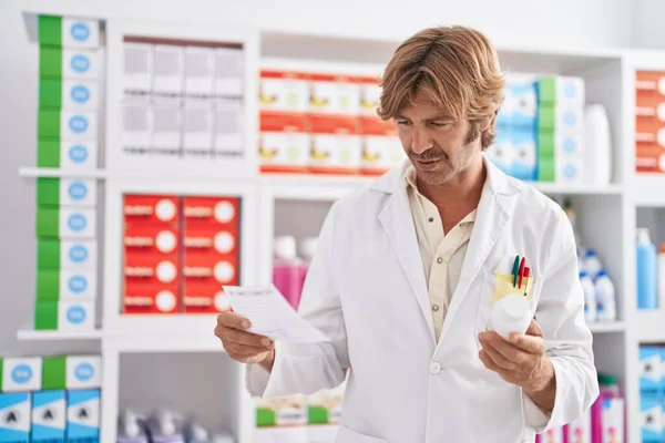 Young Man Pharmacist Holding Pills Bottle Prescription Pharmacy — Stock Photo, Image