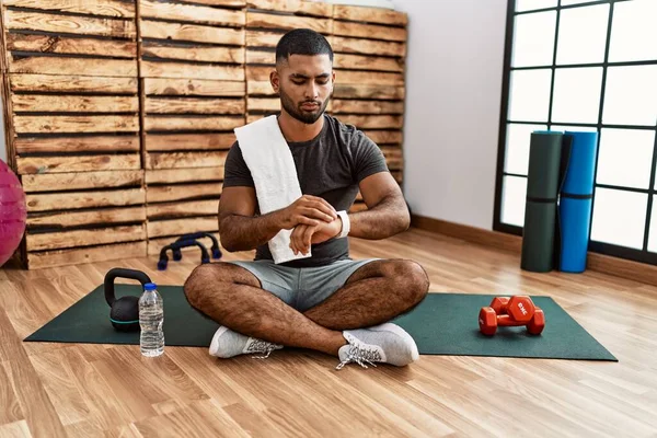 Young Indian Man Sitting Training Mat Gym Checking Time Wrist — Stok fotoğraf