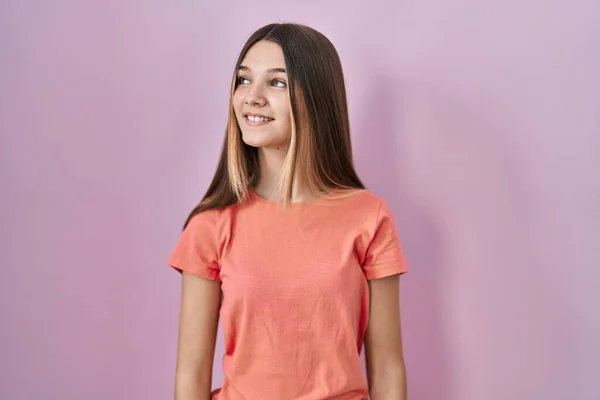 Teenager Girl Standing Pink Background Looking Away Side Smile Face —  Fotos de Stock