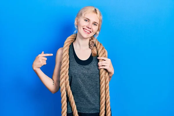 Beautiful Caucasian Woman Blond Hair Training Battle Rope Smiling Happy — Stock Photo, Image