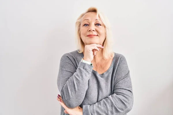 Middle Age Caucasian Woman Standing White Background Hand Chin Thinking — Foto Stock
