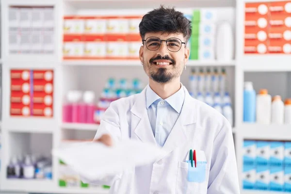 Young Hispanic Man Pharmacist Smiling Confident Holding Prescription Pharmacy — Stockfoto