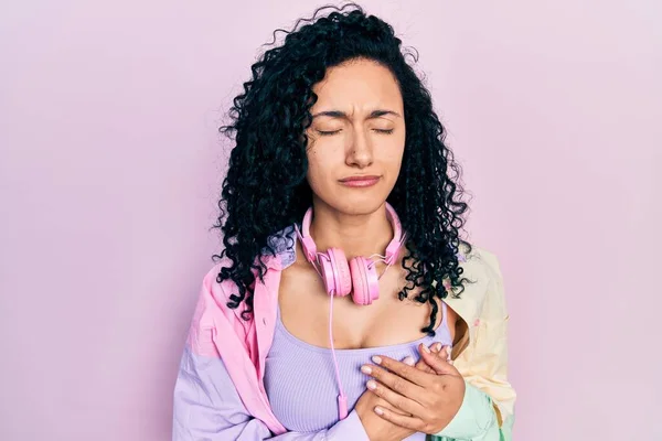 Young Hispanic Woman Curly Hair Wearing Gym Clothes Using Headphones — Stock Fotó