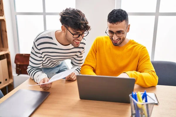 Two Man Business Workers Using Laptop Working Office — Stock Photo, Image