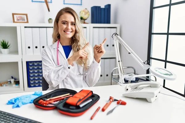 Young Beautiful Doctor Woman Reflex Hammer Medical Instruments Smiling Looking — Photo