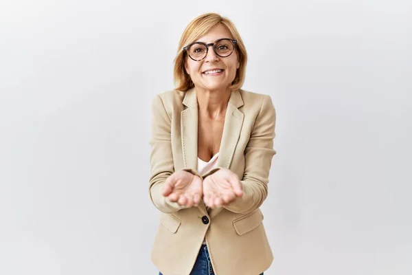 Middle Age Blonde Business Woman Standing Isolated Background Smiling Hands — Foto Stock