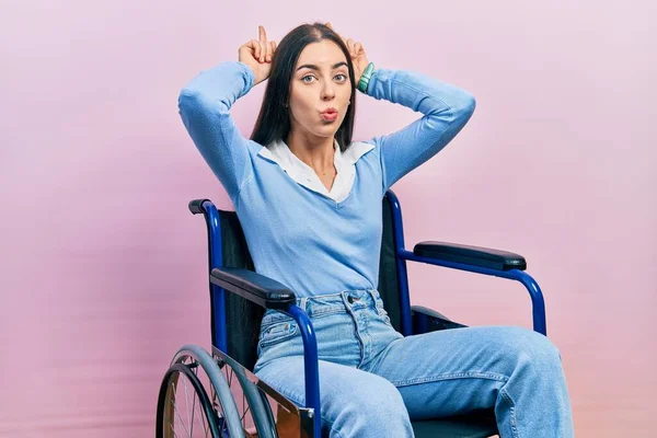Beautiful Woman Blue Eyes Sitting Wheelchair Doing Funny Gesture Finger — Stockfoto
