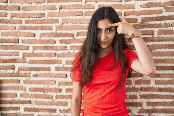 Young Teenager Girl Standing Bricks Wall Pointing Unhappy Pimple Forehead — Stock Photo, Image