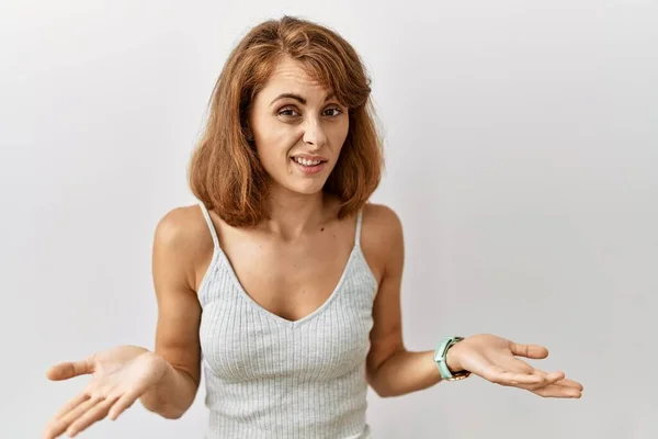 Beautiful Caucasian Woman Standing Isolated Background Clueless Confused Open Arms —  Fotos de Stock