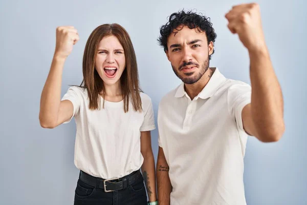 Young Couple Wearing Casual Clothes Standing Together Angry Mad Raising — Stock fotografie