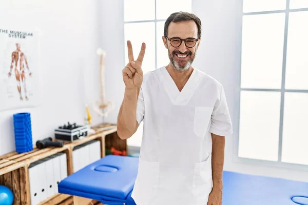 Middle Age Man Beard Working Pain Recovery Clinic Showing Pointing — Stockfoto