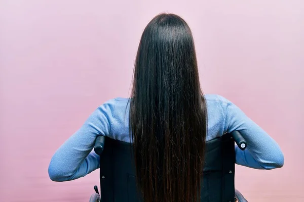 Beautiful Woman Blue Eyes Sitting Wheelchair Standing Backwards Looking Away —  Fotos de Stock