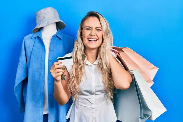 Beautiful Young Blonde Woman Holding Shopping Bags Credit Card Smiling — 스톡 사진