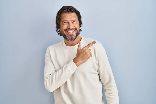 Handsome Middle Age Man Wearing Casual Sweater Blue Background Cheerful — ストック写真