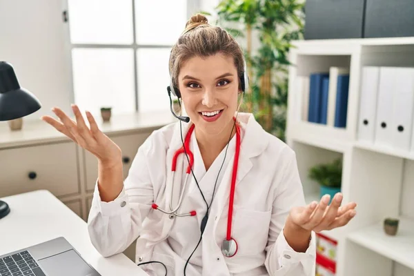 Young Blonde Woman Wearing Doctor Uniform Having Teleconsultation Clinic — Stockfoto