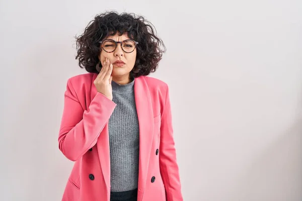 Hispanic Woman Curly Hair Standing Isolated Background Touching Mouth Hand — Zdjęcie stockowe