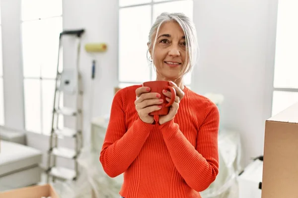 Middle Age Grey Haired Woman Smiling Confident Drinking Coffee New — ストック写真