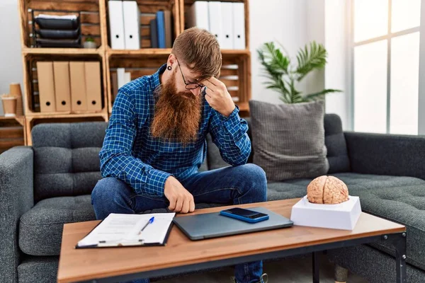 Young Redhead Man Psychology Stressed Having Session Clinic — Zdjęcie stockowe