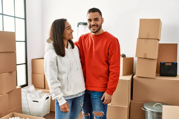 Young Latin Couple Smiling Happy Standing New Home — Stock Photo, Image