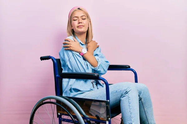 Beautiful Blonde Woman Sitting Wheelchair Hugging Oneself Happy Positive Smiling — Stok fotoğraf