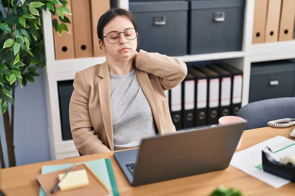 Young Woman Syndrome Business Worker Stressed Suffering Neck Ache Office — Stockfoto
