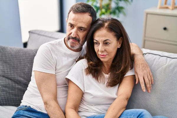 Middle Age Man Woman Couple Hugging Each Other Sitting Sofa — ストック写真