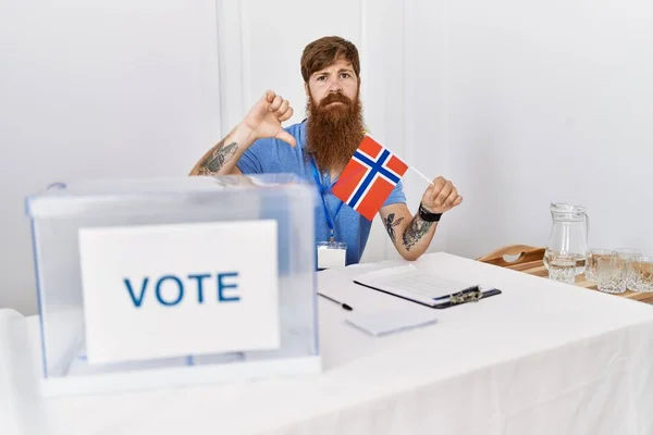 Caucasian Man Long Beard Political Campaign Election Holding Norwegian Flag — Photo