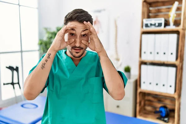 Young Physiotherapist Man Working Pain Recovery Clinic Trying Open Eyes — Stock Photo, Image