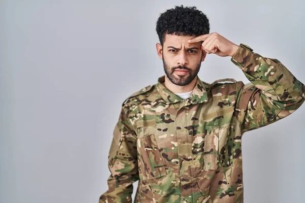Arab Man Wearing Camouflage Army Uniform Pointing Unhappy Pimple Forehead — Stock Photo, Image