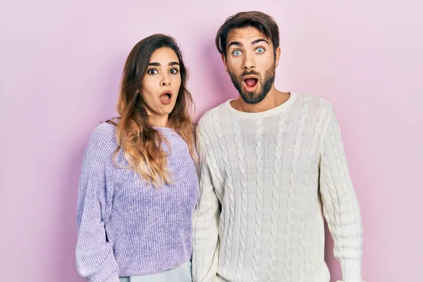 Young Hispanic Couple Wearing Casual Clothes Afraid Shocked Surprise Amazed — Fotografia de Stock
